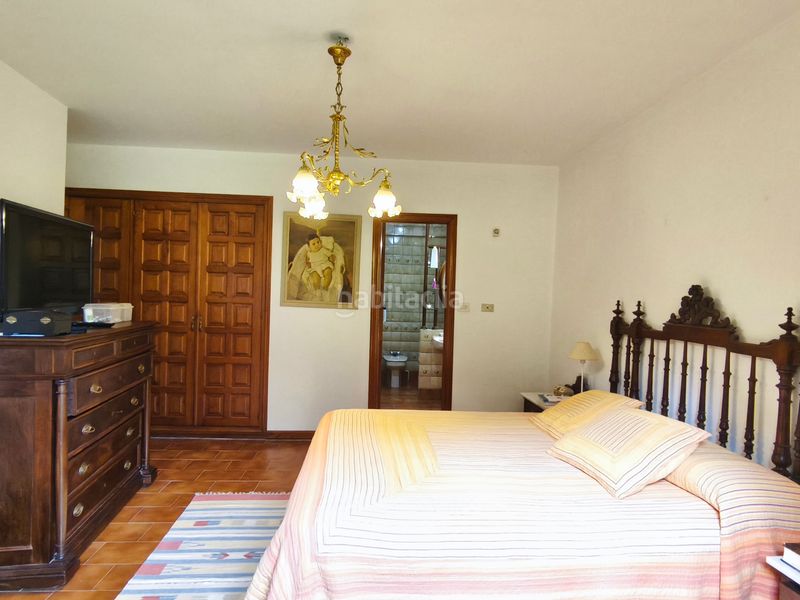 Foto 0e02568a-7d6a-49e5-bbc4-3c3942baaa2d. Casa amb xemeneia calefacció aparcament a Castiñeiriño - Cruceiro de Sar Santiago de Compostela