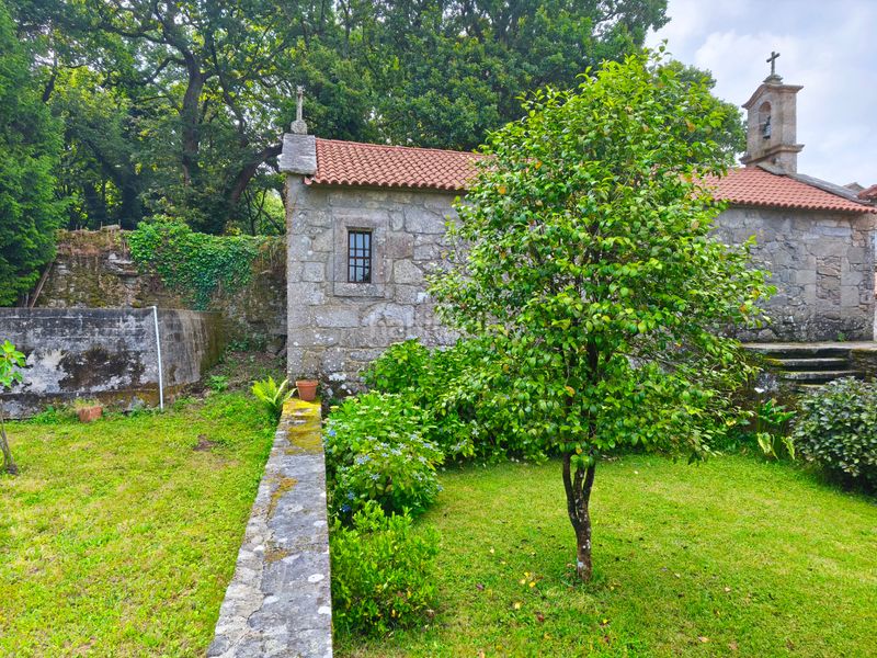 Foto 23ba3540-0896-4b6f-8433-e1ab1eb38135. Casa amb xemeneia calefacció aparcament a Castiñeiriño - Cruceiro de Sar Santiago de Compostela