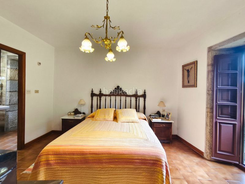 Foto 3b9b9bd1-4b4b-4d17-ba7b-c82bb6f452a3. Casa amb xemeneia calefacció aparcament a Castiñeiriño - Cruceiro de Sar Santiago de Compostela