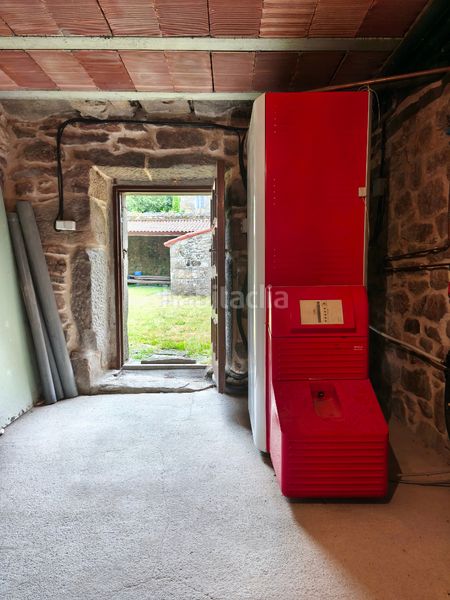 Foto ab6d6a30-4242-4e51-b689-79b71b6da36d. Casa amb xemeneia calefacció aparcament a Castiñeiriño - Cruceiro de Sar Santiago de Compostela