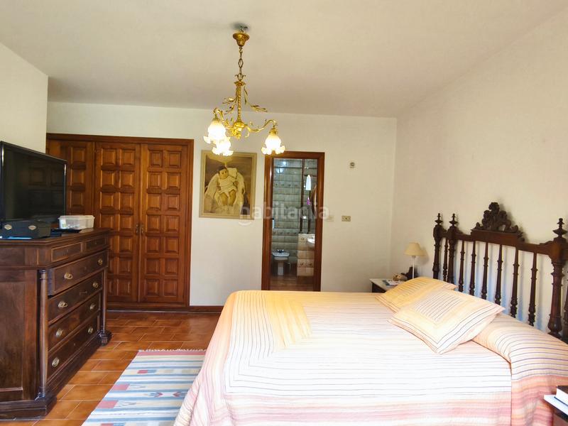 Foto 0e02568a-7d6a-49e5-bbc4-3c3942baaa2d. Masia amb xemeneia calefacció aparcament a Castiñeiriño - Cruceiro de Sar Santiago de Compostela