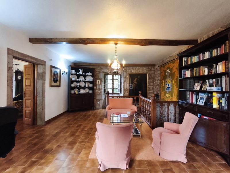 Foto 534e59ca-f4d0-4800-9d4a-c01a5007bb12. Masia amb xemeneia calefacció aparcament a Castiñeiriño - Cruceiro de Sar Santiago de Compostela