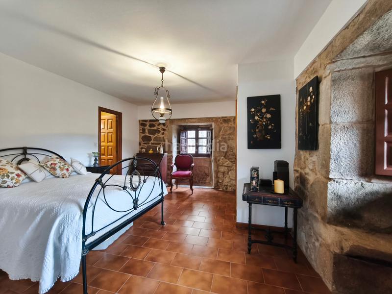 Foto 5d6506aa-1994-4f2d-b272-7d3faf5a8c52. Masia amb xemeneia calefacció aparcament a Castiñeiriño - Cruceiro de Sar Santiago de Compostela