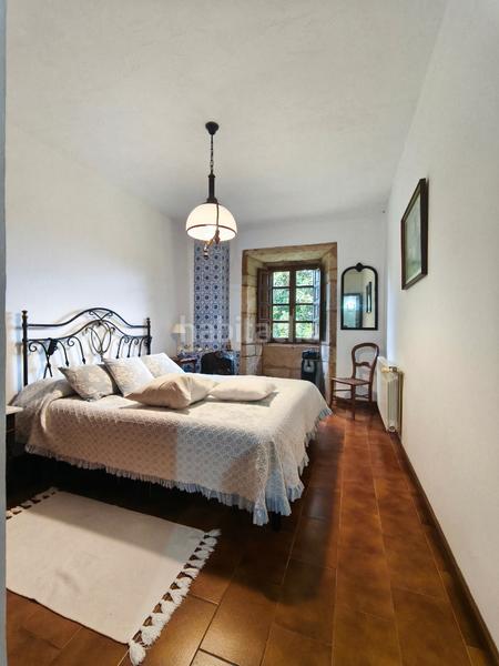 Foto 612ec49d-0ef0-4531-a777-6cd2572da46f. Masia amb xemeneia calefacció aparcament a Castiñeiriño - Cruceiro de Sar Santiago de Compostela