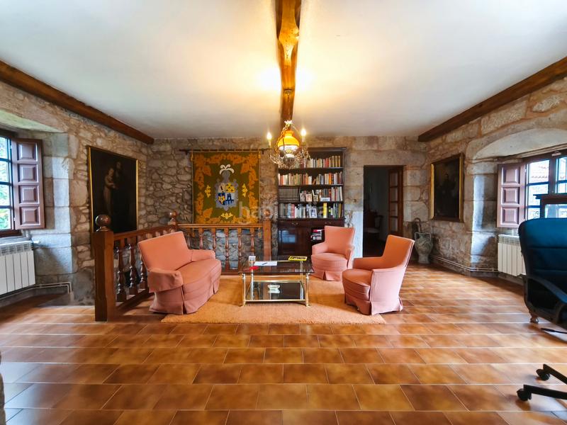 Foto 903f51e6-a9e9-48c0-bb2e-fee8522c4882. Masia amb xemeneia calefacció aparcament a Castiñeiriño - Cruceiro de Sar Santiago de Compostela