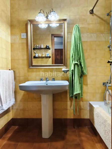 Foto c1b4ce37-6569-4470-b028-b3c847bfbe54. Masia amb xemeneia calefacció aparcament a Castiñeiriño - Cruceiro de Sar Santiago de Compostela