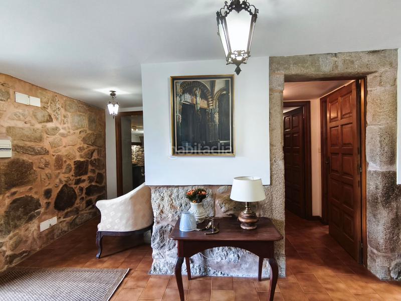 Foto c219a6f4-131f-4ea1-818f-1a847ecf9551. Masia amb xemeneia calefacció aparcament a Castiñeiriño - Cruceiro de Sar Santiago de Compostela