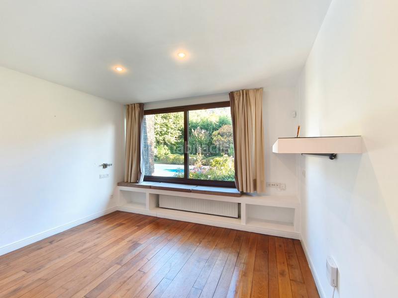 Foto 9a40864c-7962-42d1-9aa8-ee0c35a40ccb. Chalet avec chauffage parking piscine dans Bugallido Ames