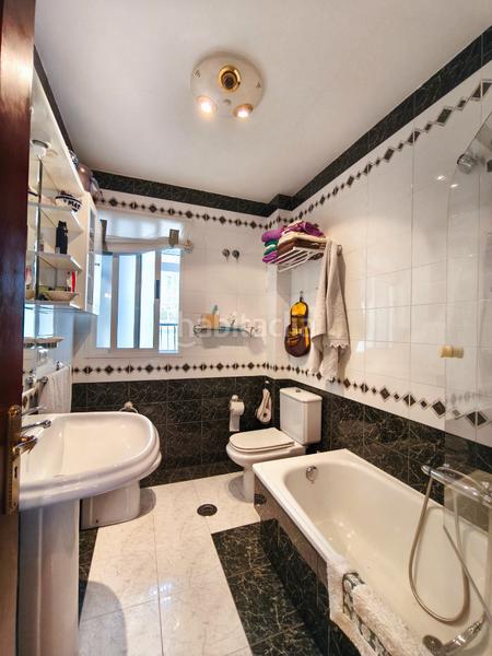 Foto 8237256f-a76d-447e-bee6-24ef0b3ce88e. Casa a schiera con riscaldamento parcheggio in Castiñeiriño - Cruceiro de Sar Santiago de Compostela