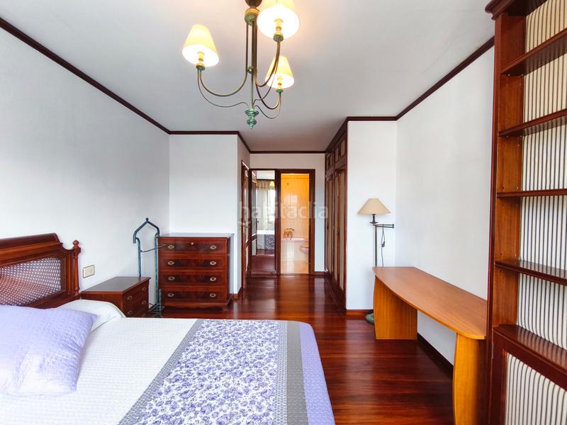 Foto 237dbcb7-4cab-4930-9e9c-5d7d3027d1c1. Pis amb calefacció aparcament a Ensanche - Sar Santiago de Compostela