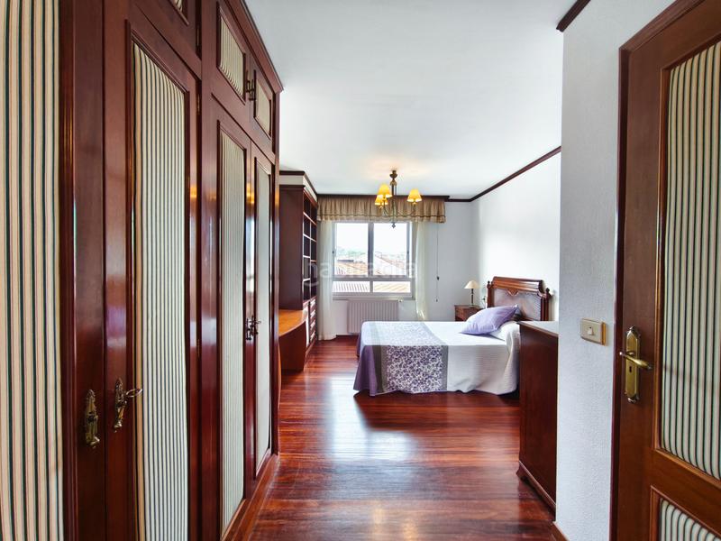 Foto cf0cdc43-7554-4da9-acb2-66bdea7e000b. Pis amb calefacció aparcament a Ensanche - Sar Santiago de Compostela