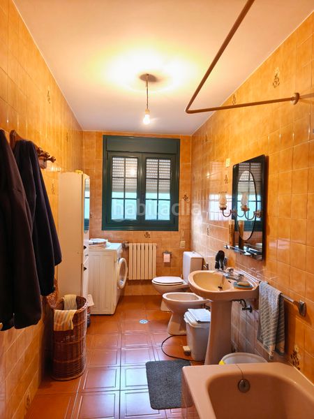 Foto 0888fa31-76b3-4509-9549-cd6ba7b49ff9. Casa amb calefacció aparcament a Parroquias de Santiago Santiago de Compostela