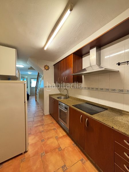 Foto 5a0e81ab-112f-4c6c-a88d-f55a4b848d48. Casa adossada amb calefacció a Rianxo