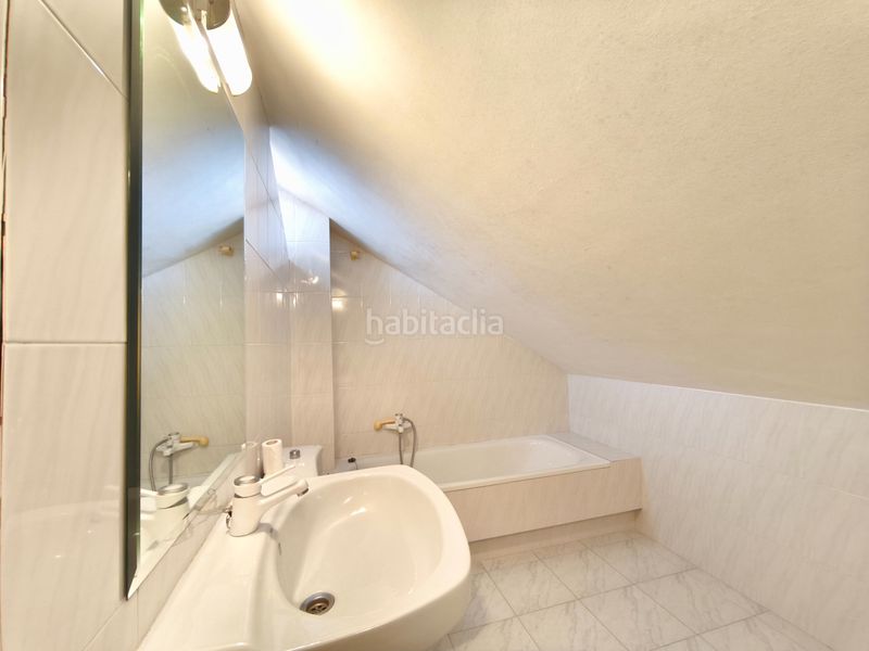 Foto c49d8259-2a80-4181-9099-708efa1e396c. Casa pareada en Brión