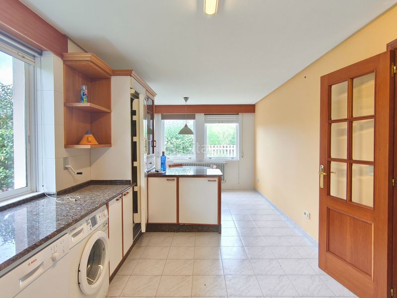 Foto f2adbba8-d133-4853-90c1-53e834dfd536. Casa pareada en Brión