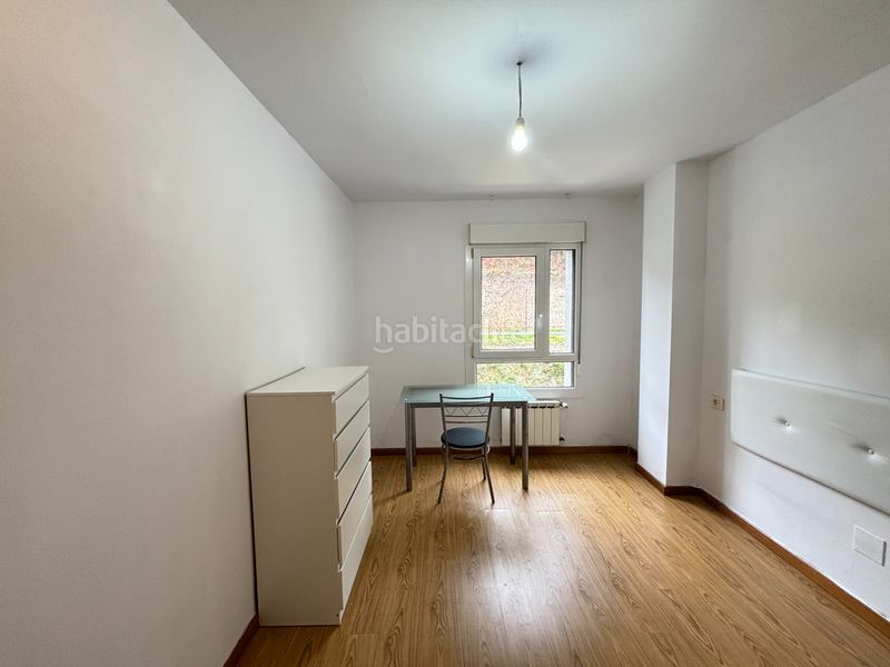 Foto f268848e-fdb4-45d5-bc25-6eb3c15136a1. Apartament amb calefacció aparcament a O Milladoiro Ames