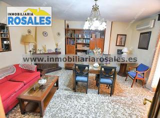 Pis a Baena. Gran piso con 4 dormitorios y amplio patio