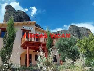 Mas�a en Ag�ero. ?? **casa de turismo rural en venta junto a los mallos de ag�ero