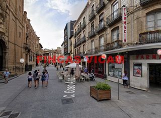 Appartamento  Calle coso alto. Amplio piso de 4 habitaciones en pleno coso alto de huesca
