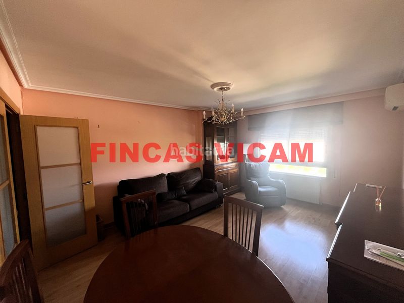 Foto a63a9af4-2ad8-4036-931f-97538ee75945. Lloguer pis amb calefacció aparcament a Santiago Huesca