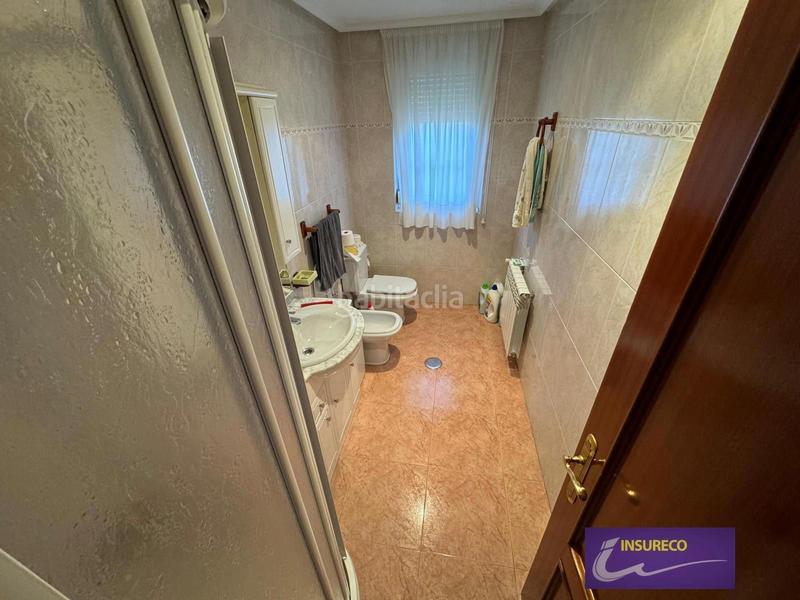 Foto 7f7d9647-6157-4678-9709-65472e048ec1. Casa amb calefacció aparcament a Valdefresno