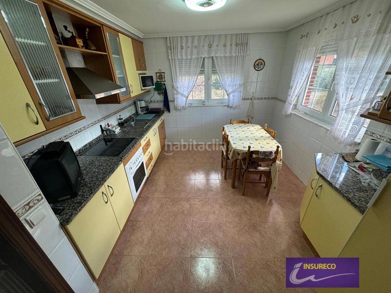 Foto adadc996-28f5-4cb7-9347-47f6e99bd1f8. Casa amb calefacció aparcament a Valdefresno