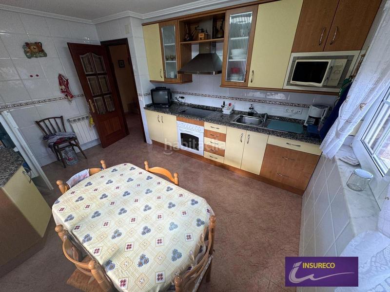 Foto b3faa04d-a73d-4266-9f30-e9643bcded1d. Casa amb calefacció aparcament a Valdefresno