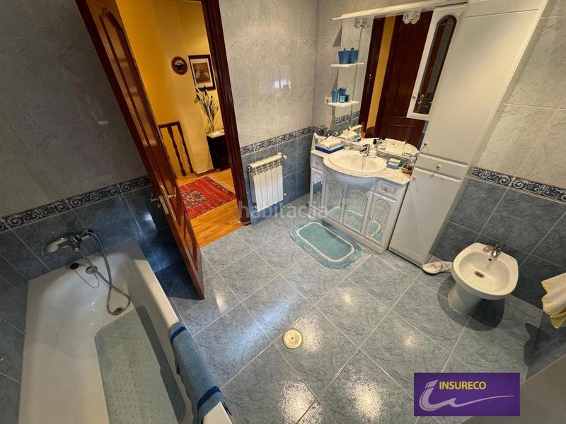 Foto f0ac2f49-54f3-4949-888b-2b99465eb39c. Casa amb calefacció aparcament a Valdefresno