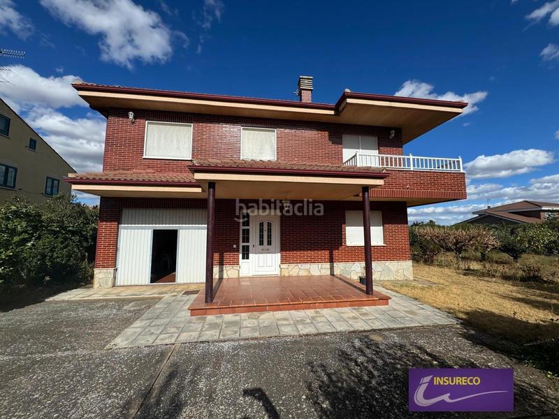 Foto fb635912-c8d7-43ca-9646-c1d83fdaa41c. Casa amb calefacció aparcament a Valdefresno