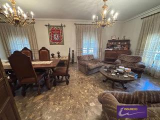 Casa  Real. Casa en villaturiel muy amplia. interesante