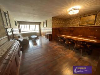 Pis  Ordoo ii. Piso en el centro amplio y luminoso, con plaza de garaje