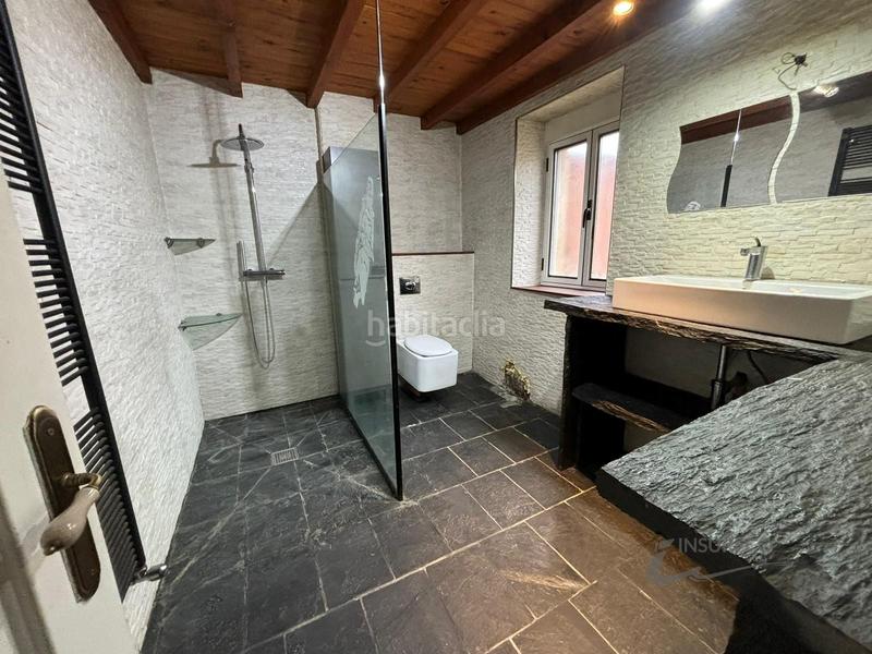 Foto 33eb9461-8557-4558-aace-6cae73e4d16c. Casa amb calefacció aparcament a Valdefresno