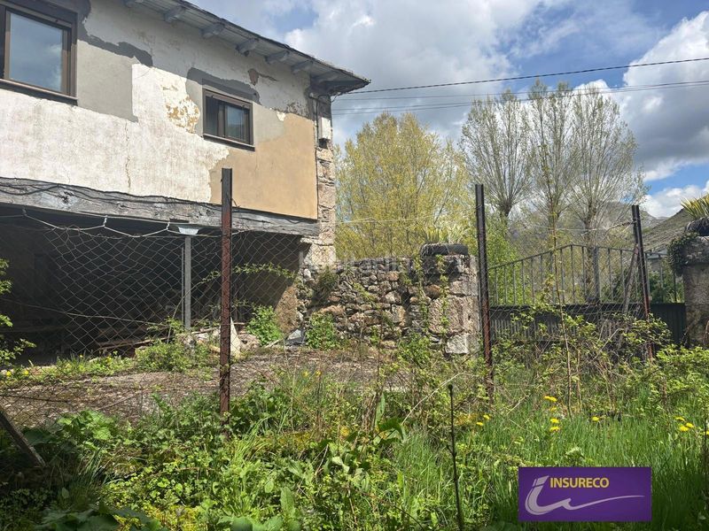 Foto f869a6da-a500-4c7e-889f-8a0c52474f3c. Casa con riscaldamento in Cabrillanes