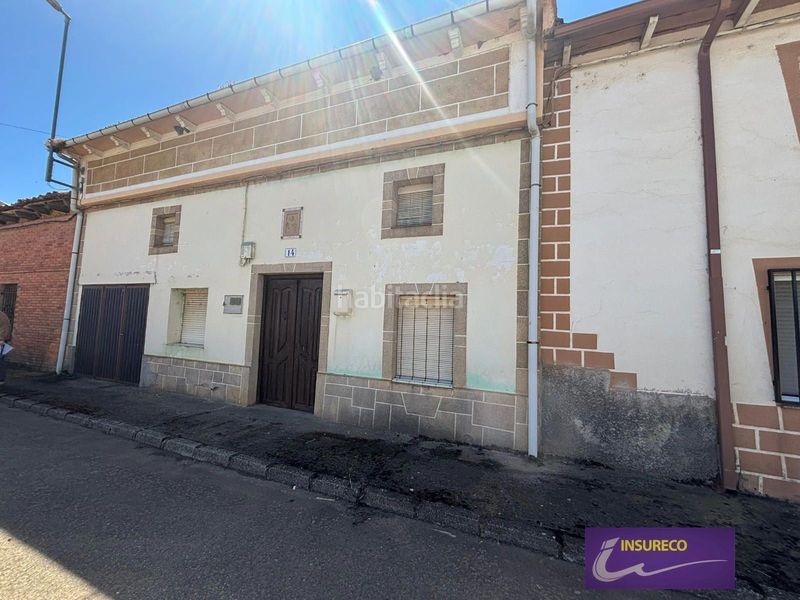 Foto a3c90d7f-ccab-4100-acdf-0972d930501b. Casa amb calefacció aparcament a Pobladura de Pelayo García