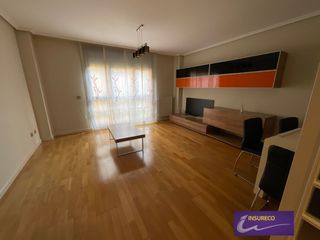 Rent Flat  Francisco molleda. Piso semi amueblado en muy buen estado santa ana