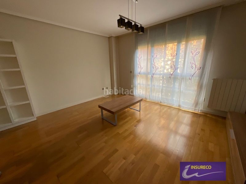 Foto ab84a24c-582b-4dcd-a89f-d5ef8de5e8a8. Rent flat with heating parking in San Claudio - La Chantría León