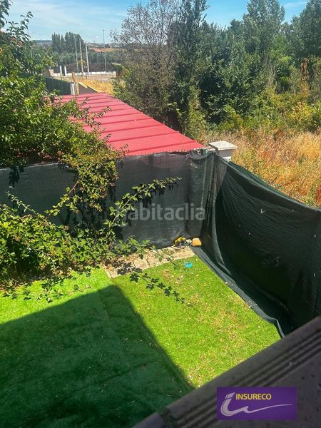 Foto b7d11f57-d636-4781-9ee7-f8a6d343bbd1. Casa aparellada amb calefacció a Onzonilla