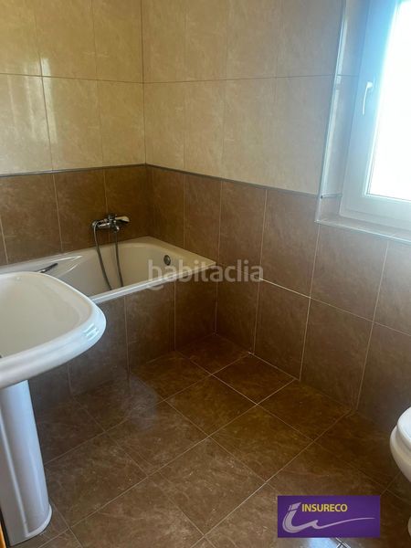 Foto f59f6378-16a5-4e2e-9b15-8054793ba2f6. Casa aparellada amb calefacció a Onzonilla