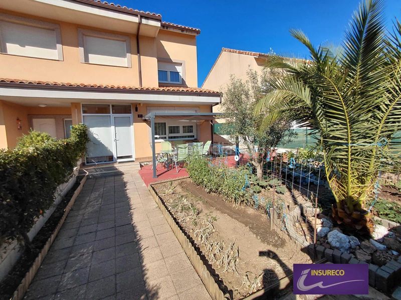 Foto d3048117-0a38-4bf6-a14f-338fd6e4a4b2. Casa aparellada amb calefacció aparcament piscina a Valverde de la Virgen