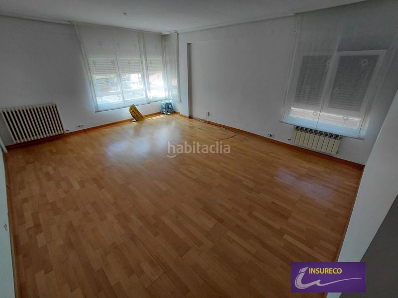 Foto bc44d158-9c9d-4bf9-9b25-d0832f4fc561. Apartament amb calefacció aparcament a Centro Ciudad León