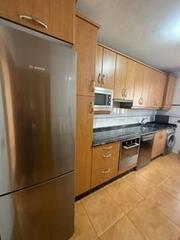 Location Appartement  Calle los beyos. Se alquila piso seminuevo amueblado con garaje