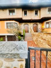 Chalet à Calle sariegos 22. Sariegos, calle la iglesia, leon