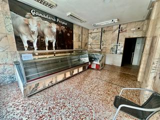Miete Geschäftsraum in Calle de azorín 1. Se alquila carniceria cerca del colegio dominicas semiequipada l