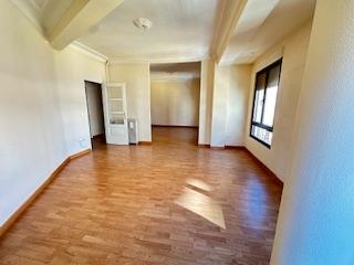 Rent Flat in Avenida suero de quiñones 20. Centro, piso sin amueblar de cinco dormitorios con ascensor sin