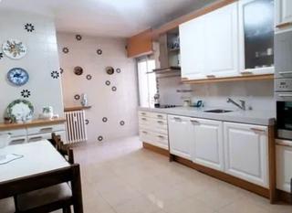 Flat in Calle ramón y cajal 15. Piso en pleno centro de leon con garaje de cuatro dormitorios
