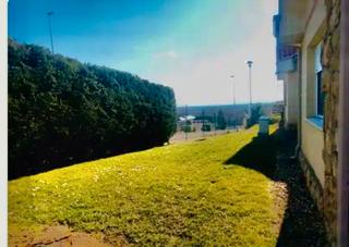 Maison jumelée à Valverde de la Virgen. Pequeño chalet con jardin de 45m en san miguel del camino en imp