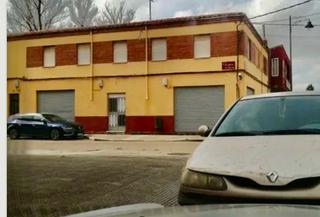 Edificio en Armunia. Se vende edificio para reformar en la vega (cerca del palacio de
