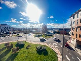 Pis  Calle orugo 110. Piso amueblado con 3 terrazas, ascensor, garaje, trastero, en zo