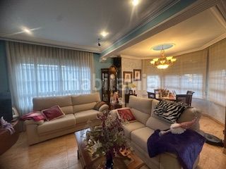 Foto 0606047b-2507-448c-8820-26849a1d3cee. Xalet amb calefacció aparcament a Villaquilambre