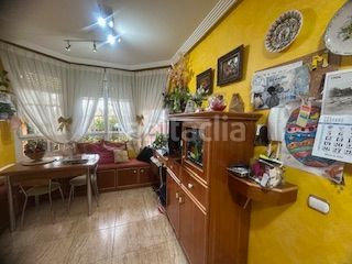 Foto 91a523d6-da6e-4e64-a40a-af1abb84eb03. Xalet amb calefacció aparcament a Villaquilambre